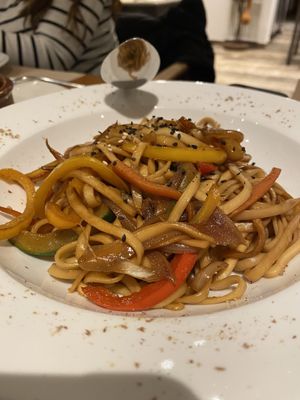 Tallarines con verduras y salsa de soja   at Fang i Aram in Menorca