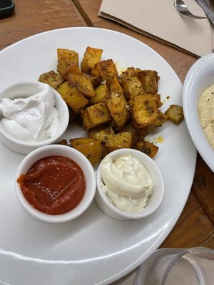 Patatas bravas with vegan dips  at Fang i Aram in Menorca