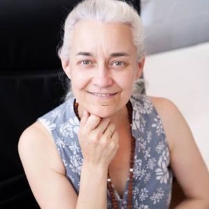 SION TORRES: CHEF DE COCINA, PROFESORA DE YOGA Y PILATES, MEDITACIÓN, RESPIRACIÓN at Fang i Aram in Menorca