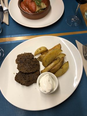 Seitan + patatas w vegan aioli at Fang i Aram in Menorca
