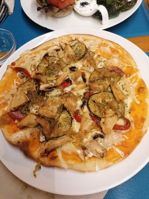 Heura pizza at Fang i Aram in Menorca
