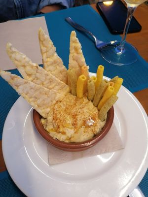 Hummus starter at Fang i Aram in Menorca