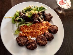 Falafel with eggplant-caviar at Delikat am Stadewäldchen in Dortmund