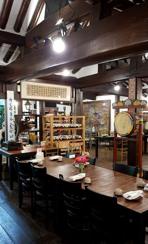 Interior of location - seating space at SanChon Korean Temple Cooking - 산촌 사찰음식전문점 in Seoul