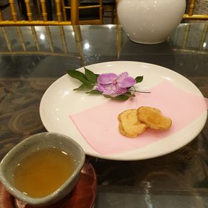 final course... 2 potato chips at SanChon Korean Temple Cooking - 산촌 사찰음식전문점 in Seoul