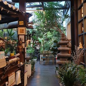 entry way at SanChon Korean Temple Cooking - 산촌 사찰음식전문점 in Seoul