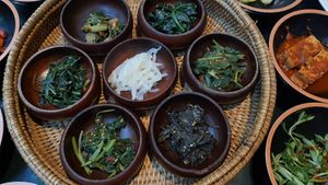 banchan with different kinds of vegetables and herbs at SanChon Korean Temple Cooking - 산촌 사찰음식전문점 in Seoul