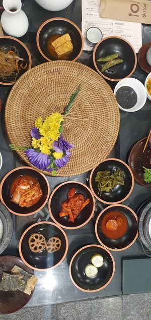 The set menu at SanChon Korean Temple Cooking - 산촌 사찰음식전문점 in Seoul