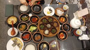 Main course at SanChon Korean Temple Cooking - 산촌 사찰음식전문점 in Seoul