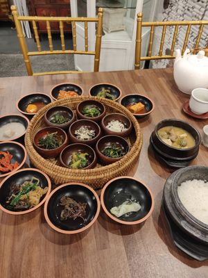 Main Meal (09/2022) at SanChon Korean Temple Cooking - 산촌 사찰음식전문점 in Seoul