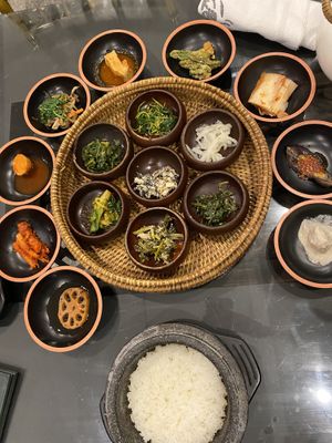 Main meal  at SanChon Korean Temple Cooking - 산촌 사찰음식전문점 in Seoul