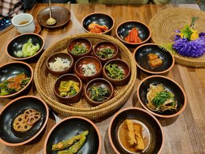 #Veganuary at SanChon Korean Temple Cooking - 산촌 사찰음식전문점 in Seoul
