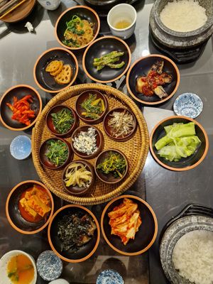 Hauptgang at SanChon Korean Temple Cooking - 산촌 사찰음식전문점 in Seoul