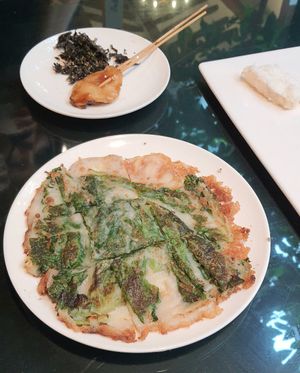 Lettuce pancake at SanChon Korean Temple Cooking - 산촌 사찰음식전문점 in Seoul