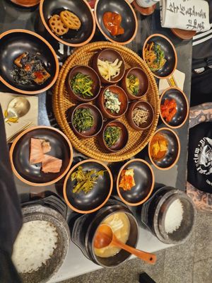 Sides/mains at SanChon Korean Temple Cooking - 산촌 사찰음식전문점 in Seoul