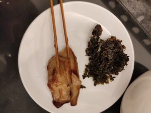 Starter plate 2: Mushroom skewer and seaweed at SanChon Korean Temple Cooking - 산촌 사찰음식전문점 in Seoul