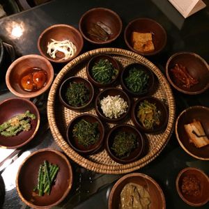 The selection 💚🇰🇷 at SanChon Korean Temple Cooking - 산촌 사찰음식전문점 in Seoul