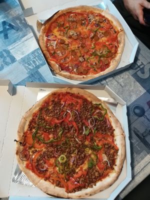 Two amazing vegan pizzas.🤩👌 at Tottapizza in Maribor