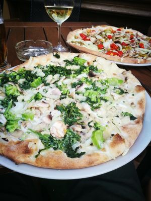 Cream-based and traditional tomato sauce based vegan pizzas at Pizzeria Manna in Prague