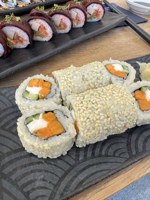 Creamy Sweet Orange (vorne) / Red hills on Fire (hinten)  at MAKIMAKI Sushi Green in Muenster