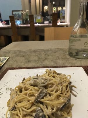Mushroom and artichoke spaghetti in creamy white wine sauce, 10 euro at Coox in Turin