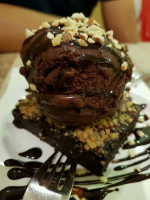 Warm brownie with dark choco ice cream. indulging wisely is key i would say. There's a world of difference between vegan and nonVegan ice creams! plantbased is always best. at Brownice Italian Bistro in East Singapore