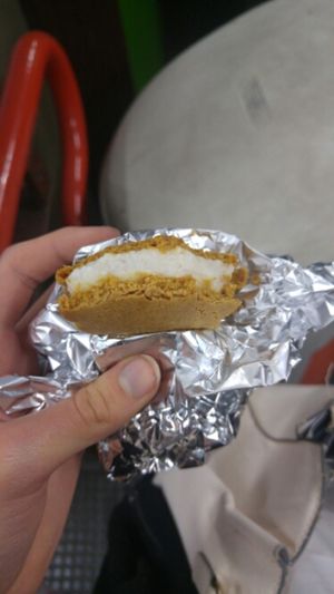 takeaway icecream cookies at Clover Gelateria in Milan