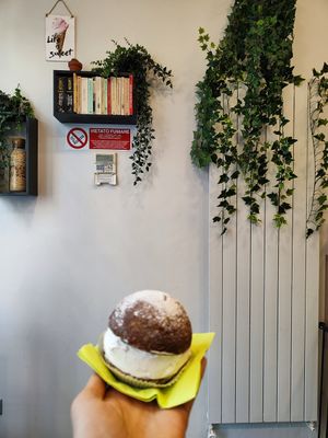 Maritozzo at Clover Gelateria in Milan