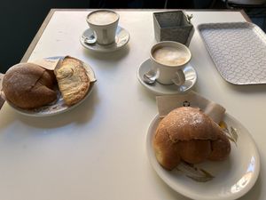 Brioche al pistacchio, Sfogliatina alle mele, cappuccino di soia ( avevano anche avena, mandorla, riso ecc)   at Fram Cafe in Bologna
