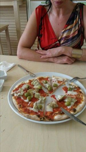 vegan pizza at Universo Vegano - Solferino in Milan