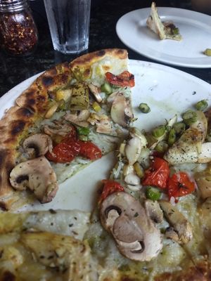 It doesn't look cheesy but the balance of flavors is great.  at Louisiana Pizza Kitchen in New Orleans