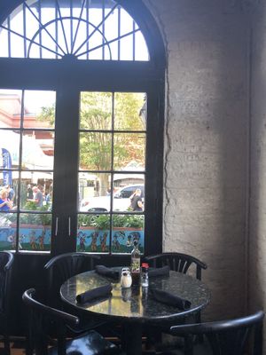 Dinning area  at Louisiana Pizza Kitchen in New Orleans