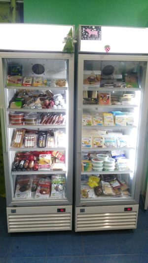 Gran surtido de refrigerados veganos : Hamburguesas, quesos, embutidos, preparados, etc... at Encuentro Vegano in Madrid