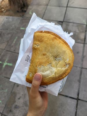 Risoles with soy "meat", broccoli, sunflower seed cream, onion, tomato at Donna Laura Doces e Salgados in Porto Alegre