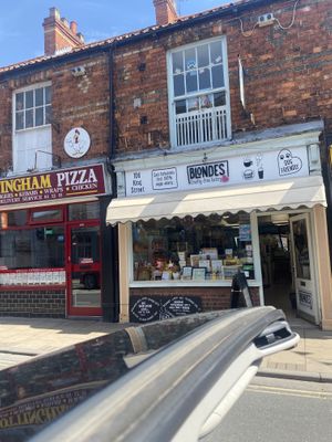 Exterior  at Blondes in Cottingham