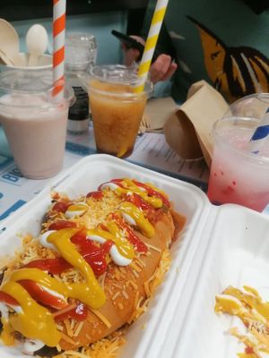  at Blondes in Cottingham