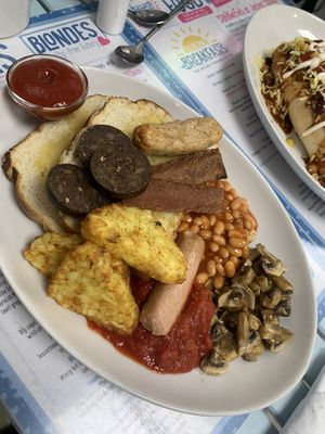 All day breakfast   at Blondes in Cottingham