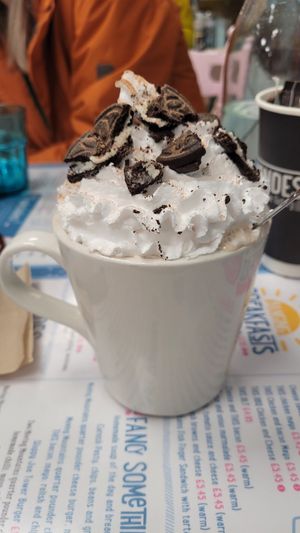 Oreo dream hot chocolate at Blondes in Cottingham