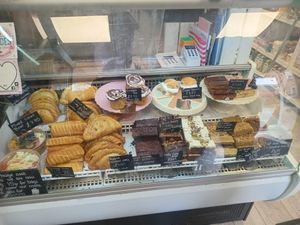 Lots of vegan sweets&treats at Blondes in Cottingham