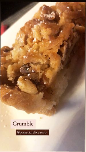 Crumble di mele con rum at Felice Ristorante Pizzeria in Lucca