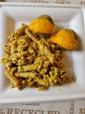 Carbonara e polpette di verdura at Mangia la Foglia Bio  in Parma