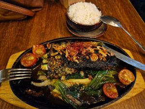 Very tasty. Definitely recommend. My thing is that I eat the Sattvic diet, so it was oily for me, and latter my stomach was botthered with onions at Soy in Berlin