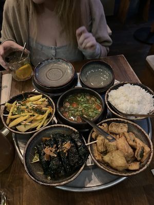 Le menu 1 et ses « feuilles de vigne » asiatiques   at Soy in Berlin