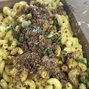 Mac and cheese bowl to go 😋  at Fru Fru Terra in Portland