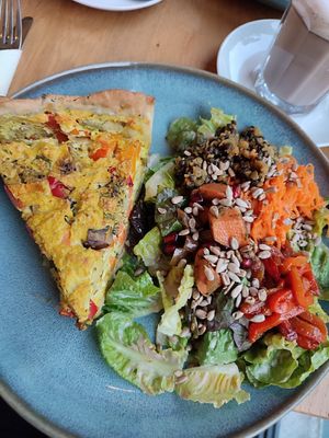 Veganes Gemüse Quiche at Pausenraum in Freiburg