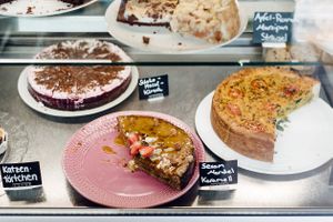 Vegan cakes and quiche at Pausenraum in Freiburg