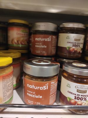 Vegan spreads at NaturaSi - X Giornate in Brescia