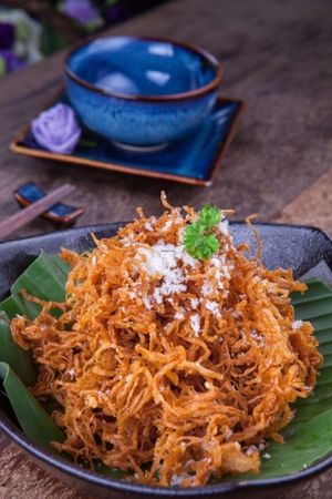 Nấm kim châm xốc muối at Bong Sung Vegetarian Food - District 1 in Ho Chi Minh City