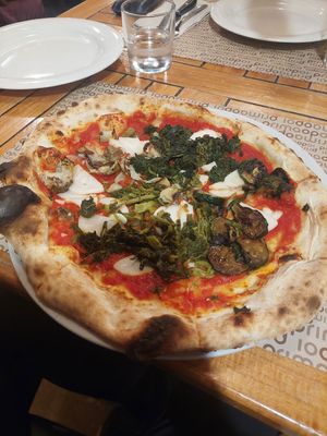 Pizza 4 stagioni at Pizzeria Prima O Poi  in Rimini