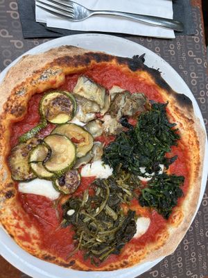 4 stagioni con zucchine, friarelli, spinaci e carciofi   at Pizzeria Prima O Poi  in Rimini